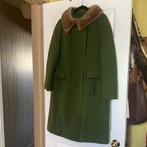 Elegant Green Double-Breasted Coat with Fur Collar vintage 50s / 60s